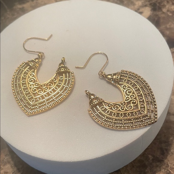 Elegant Gold Dangle Earrings - Picture 3 of 10